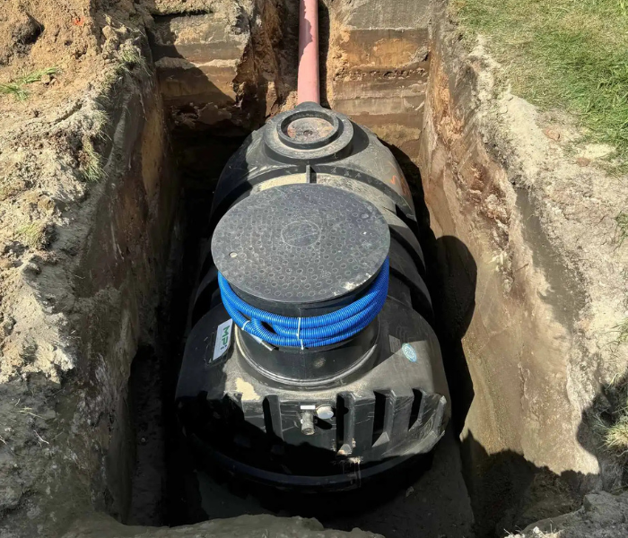 Montaż zbiornika biologicznej oczyszczalni ścieków